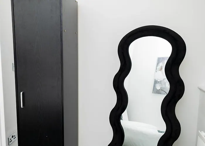 Charming 1 Bedroom In The Heart Of Close To Centre And Etihad Stadium Apartment *