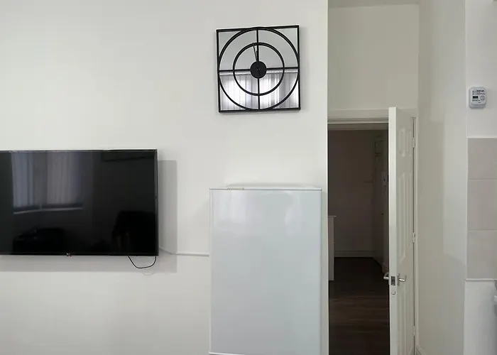 Charming 1 Bedroom In The Heart Of Close To Centre And Etihad Stadium Apartment *