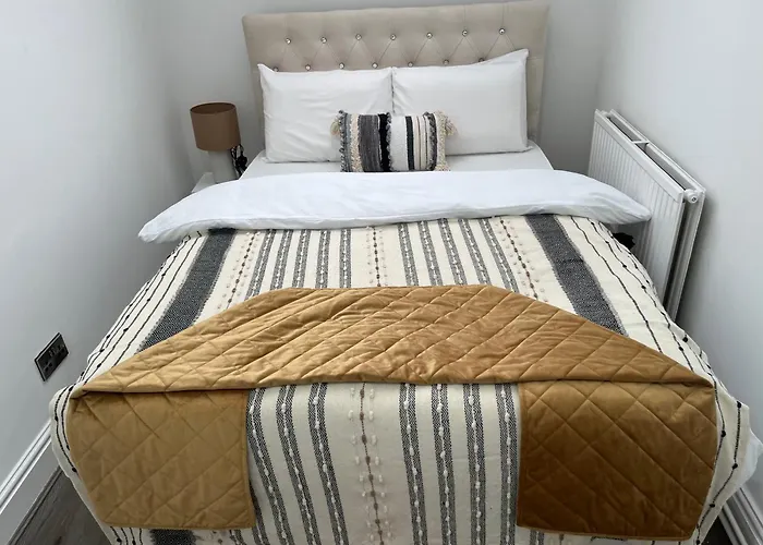 Charming 1 Bedroom In The Heart Of Close To Centre And Etihad Stadium Apartment *