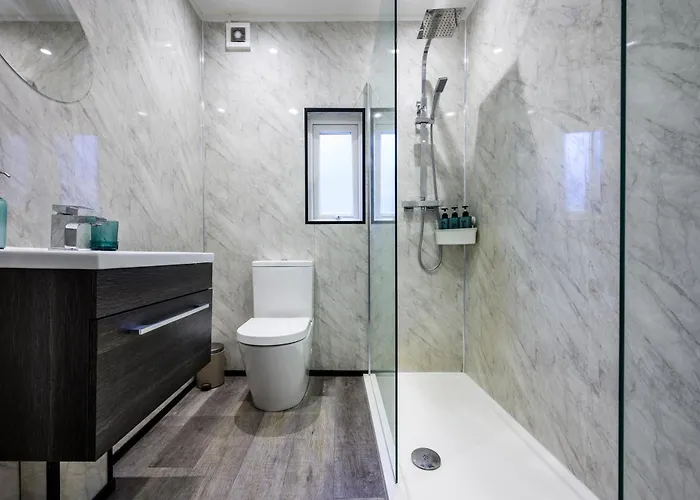 Serviced Northernnightzzz - The Park