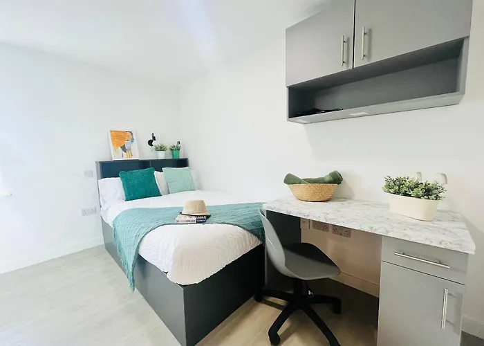 Stretford Sanctuary: Stylish Studio *