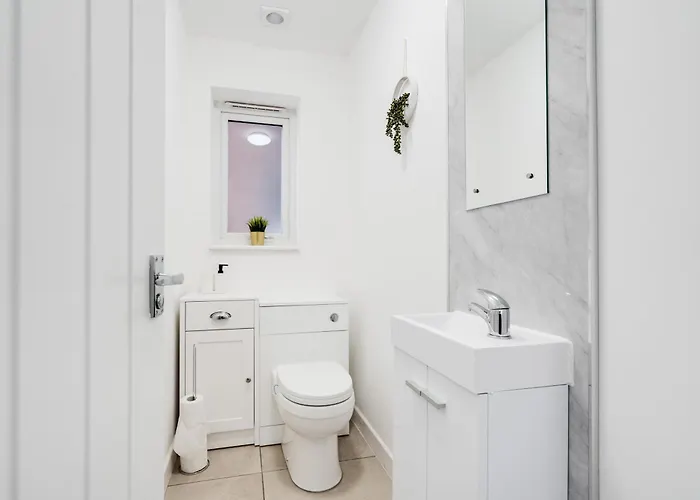 Dazzling & Modern 4bd - Coop Live - Etihad - Parking