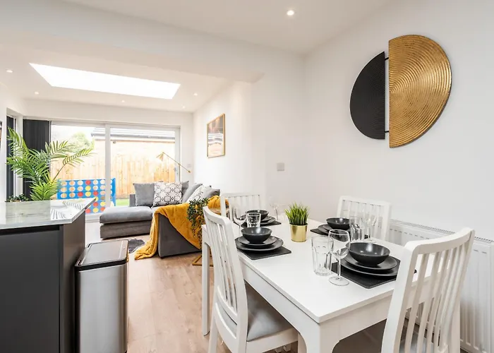 Ferienhaus Dazzling&modern 4bd - Coop Live - Etihad - Parking *