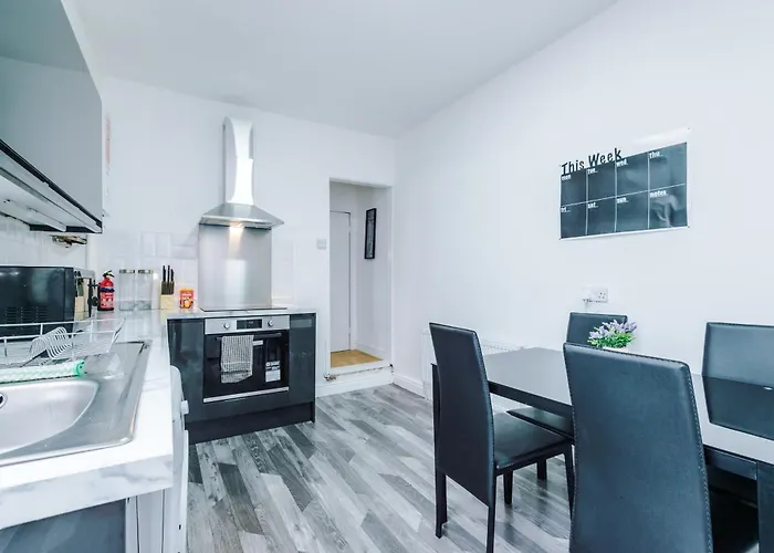 Vakantiehuis Fun & Spacious 3Bed L Pool Table & Pingpong Table *