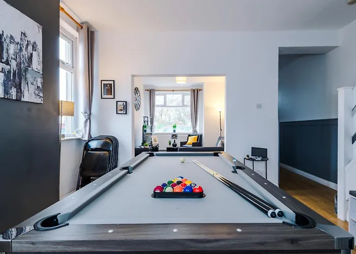 Fun & Spacious 3Bed L Pool Table & Pingpong Table Vakantiehuis Manchester