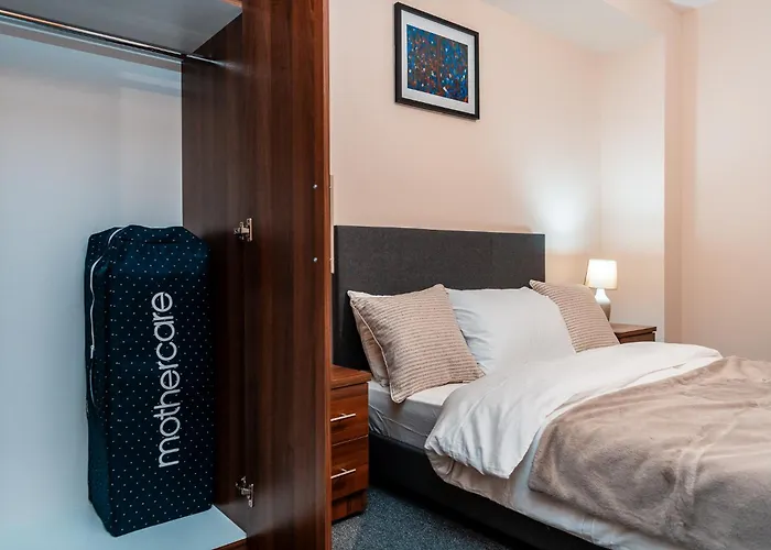 Entire 2 Bedroom And 2 Bathroom In -free Underground Parking شقة