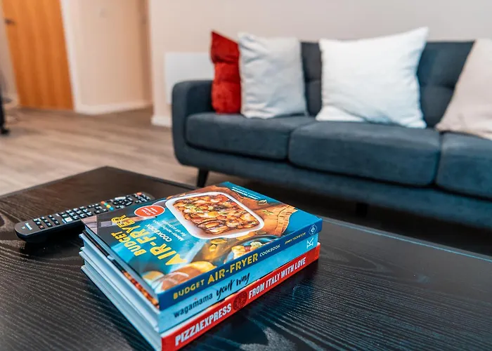 Entire 2 Bedroom And 2 Bathroom In -free Underground Parking Daire *