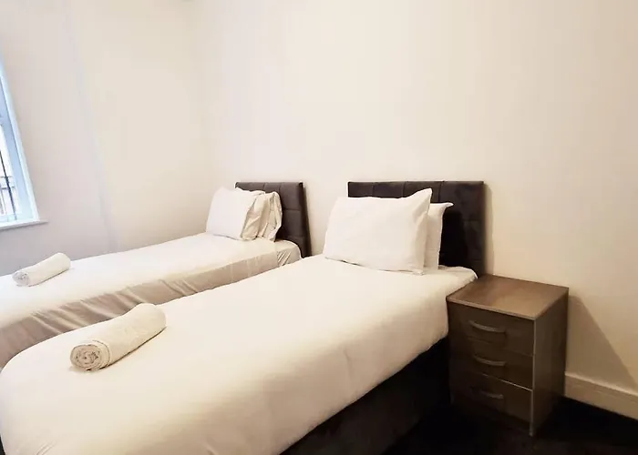 Free Parking - Cosy 2-br Flat Near Salford Royal Manchester