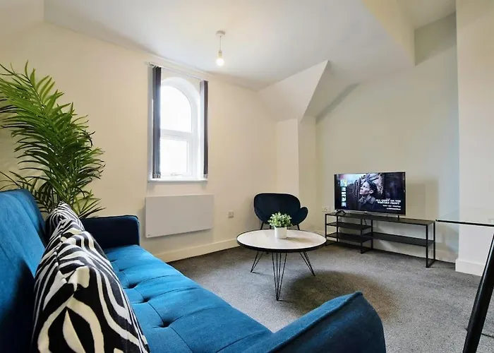 Free Parking - Modern 2-br Flat Close To Salford Royal *