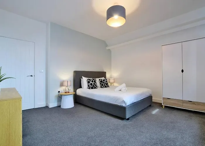 Apartament Free Parking - Modern 2-br Flat Close To Salford Royal *