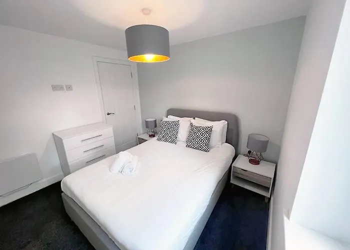 Free Parking - Stunning 2-br Near Salford Royal * 맨체스터