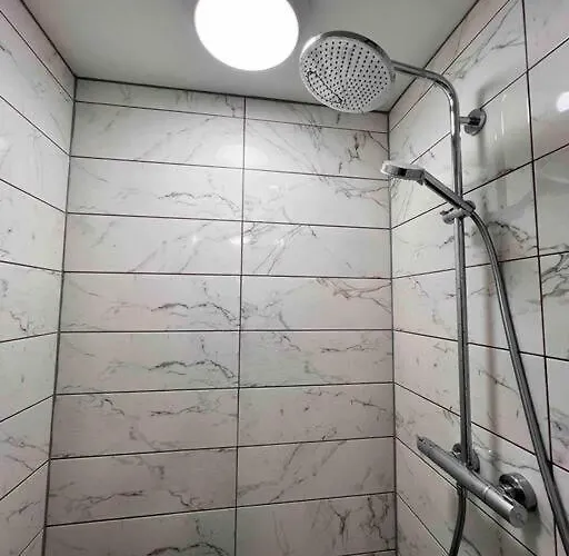 Free Parking - Lovely 2-br Flat Near Salford Royal * Manchester