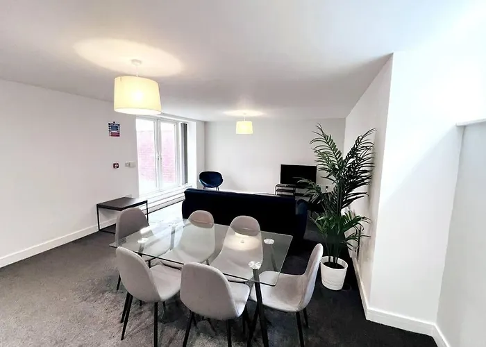 Free Parking - Stunning 2-br Near Salford Royal *