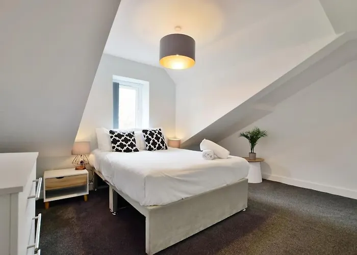 Free Parking - 1 Bedroom Salford Royal Sleeps 4