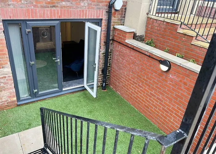 Free Parking - Lovely 2-br Flat Near Salford Royal Apartamento *