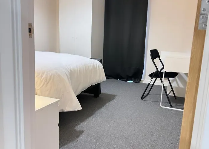 Luxury 2 Bedroom In Centre - Free Parking *