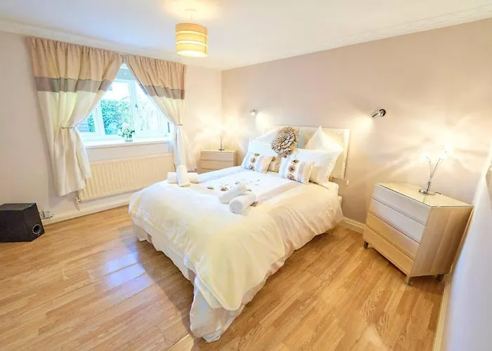 Bespoke Salford Quays - Garden, Wifi And Parking Сasa de vacaciones Mánchester