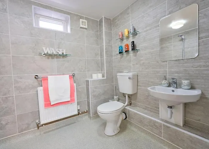 Bespoke Salford Quays - Garden, Wifi And Parking *