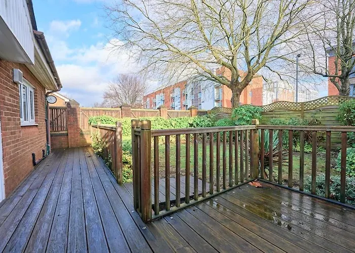 Bespoke Salford Quays - Garden, Wifi And Parking