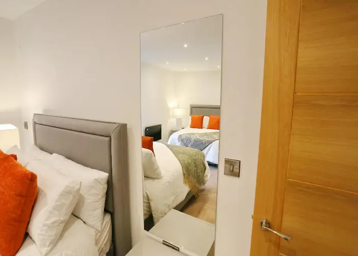 Appartement 3 Bed Flat 8 Min Walk To Centre - Pass The Keys *