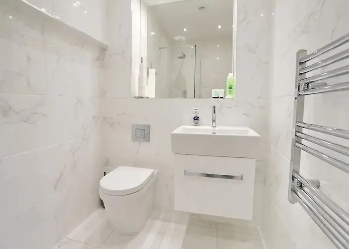 3 Bed Flat 8 Min Walk To Centre - Pass The Keys Apartament *