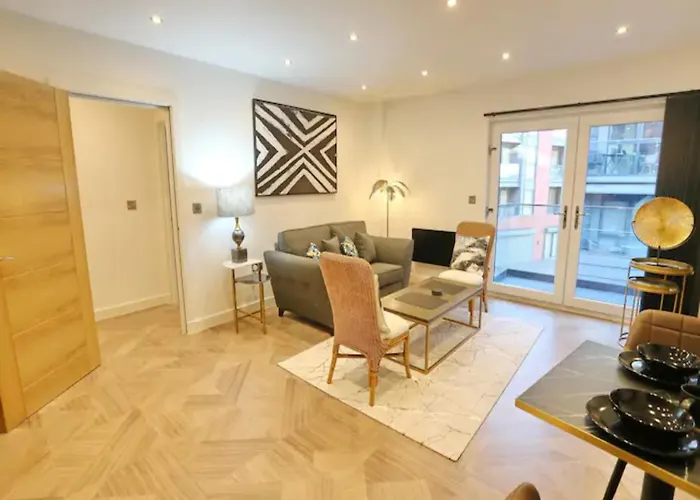 Appartement 3 Bed Flat 8 Min Walk To Centre - Pass The Keys