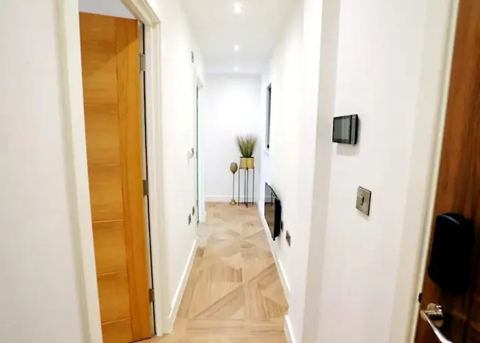 3 Bed Flat 8 Min Walk To Centre - Pass The Keys * Manchester