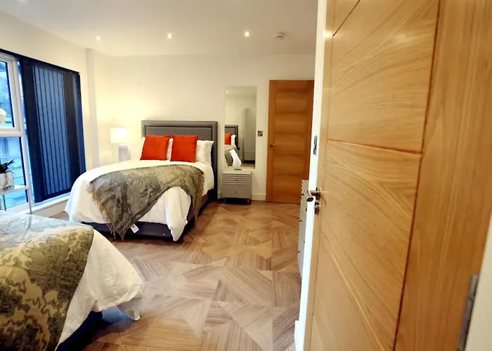 Appartement 3 Bed Flat 8 Min Walk To Centre - Pass The Keys