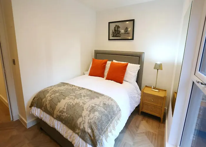 Appartement 3 Bed Flat 8 Min Walk To Centre - Pass The Keys *