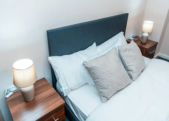 Entire 2 Bedroom And 2 Bathroom In -free Underground Parking *