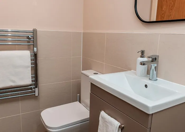 Entire 2 Bedroom And 2 Bathroom In -free Underground Parking Daire