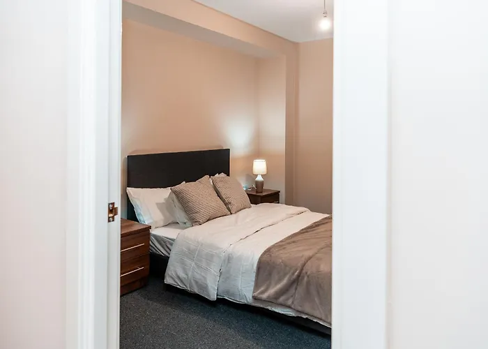 아파트 Entire 2 Bedroom And 2 Bathroom In -free Underground Parking 맨체스터