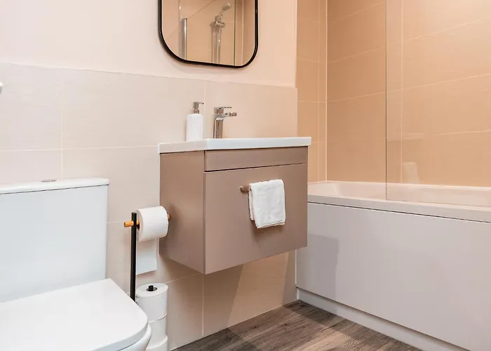 Entire 2 Bedroom And 2 Bathroom In -free Underground Parking Daire *