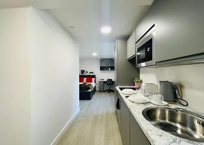 Chic Hideaway: Modern Studio In Stretford