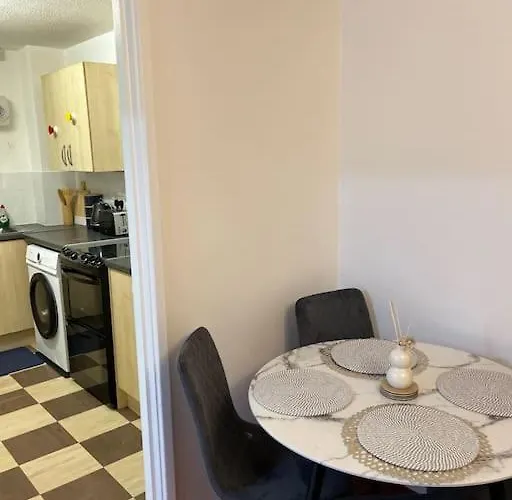 Salford 2-bed - Near Uni & Mcr Centre