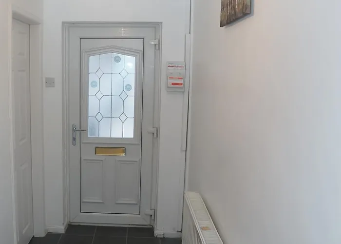 펜션 Cosy & Quiet House Close To Etihad And Centre