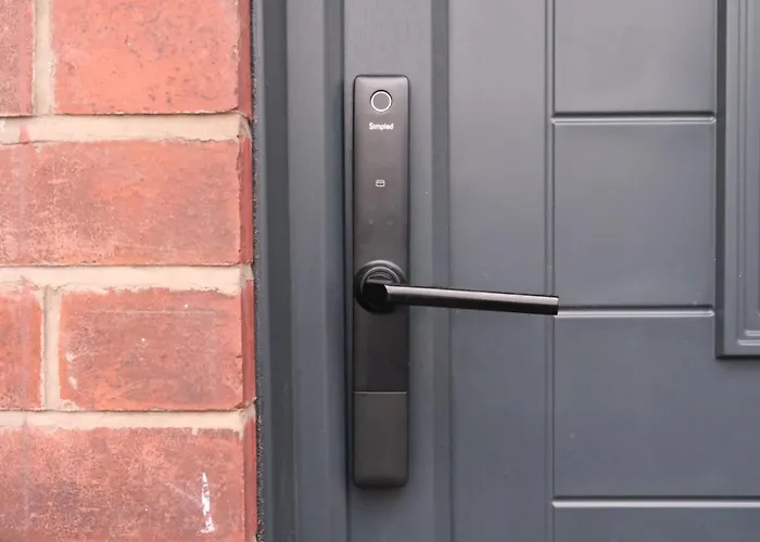 Etihcity - 3 Bedroom Semi - Free Parking Near Etihad Stadium, Tourist Attractions, Centre, Transport And Motorway Links Next To Mcdonald's - Sky N Netflix Manchester