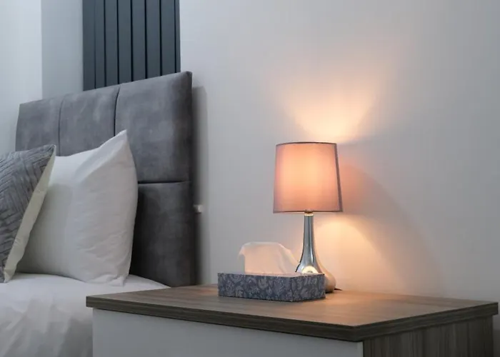 Etihcity - 3 Bedroom Semi - Free Parking Near Etihad Stadium, Tourist Attractions, Centre, Transport And Motorway Links Next To Mcdonald's - Sky N Netflix *