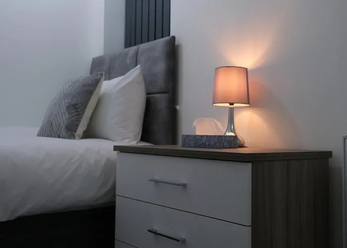 Etihcity - 3 Bedroom Semi - Free Parking Near Etihad Stadium, Tourist Attractions, Centre, Transport And Motorway Links Next To Mcdonald's - Sky N Netflix