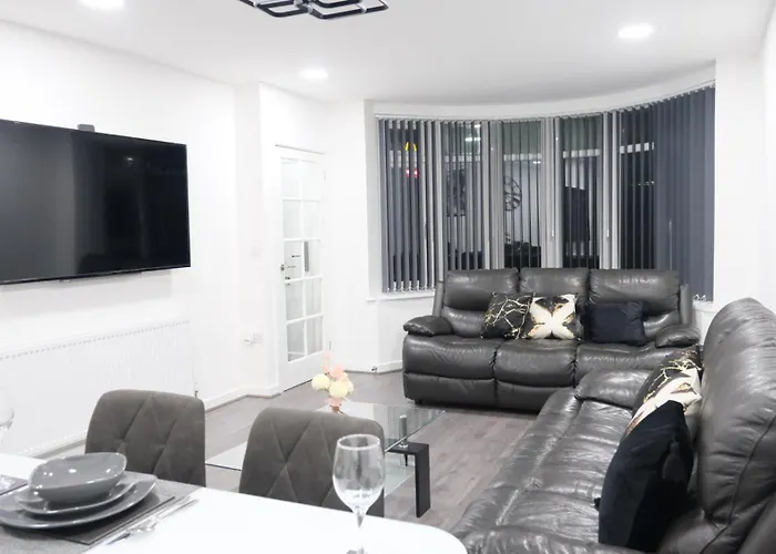 Etihcity - 3 Bedroom Semi - Free Parking Near Etihad Stadium, Tourist Attractions, Centre, Transport And Motorway Links Next To Mcdonald's - Sky N Netflix Ferienhaus Manchester