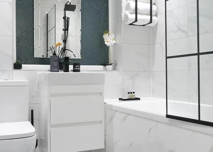 Etihcity - 3 Bedroom Semi - Free Parking Near Etihad Stadium, Tourist Attractions, Centre, Transport And Motorway Links Next To Mcdonald's - Sky N Netflix