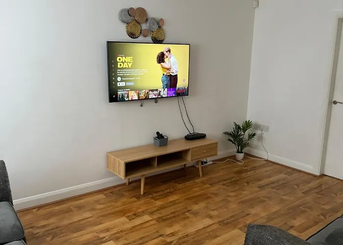 Sleeps5-netflix-parkg-near Center Etihad Манчестер