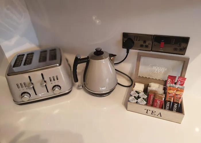 New 2 Bedroom In - Stretford - Old Trafford Close To Football-cricket Ground & Centre 아파트 *