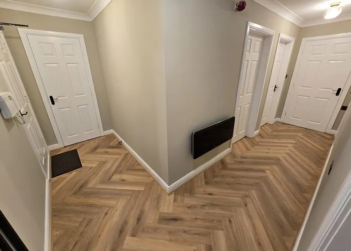 New 2 Bedroom In - Stretford - Old Trafford Close To Football-cricket Ground & Centre