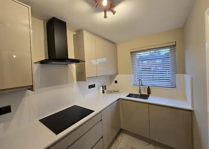 New 2 Bedroom In - Stretford - Old Trafford Close To Football-cricket Ground & Centre