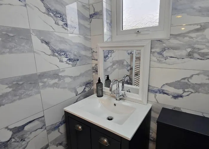 New 2 Bedroom In - Stretford - Old Trafford Close To Football-cricket Ground & Centre مانشستر