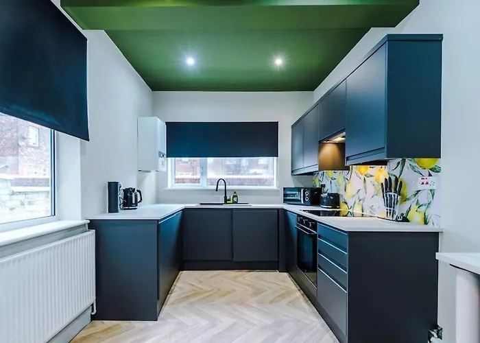 Salford Sanctuary 5 Bed House 別荘 *