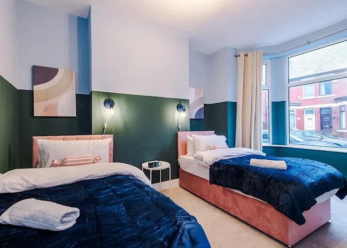 5 Bed Salford Sanctuary Retreat *