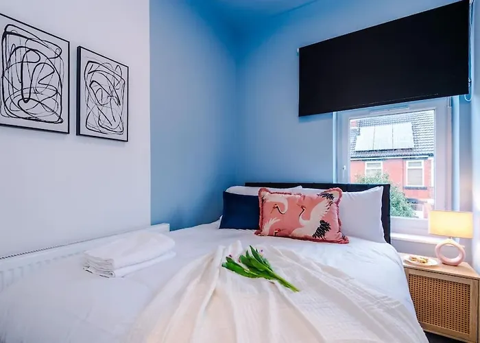 5 Bed Salford Sanctuary Retreat * Manchester