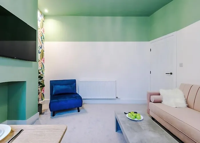 5 Bed Salford Sanctuary Retreat *